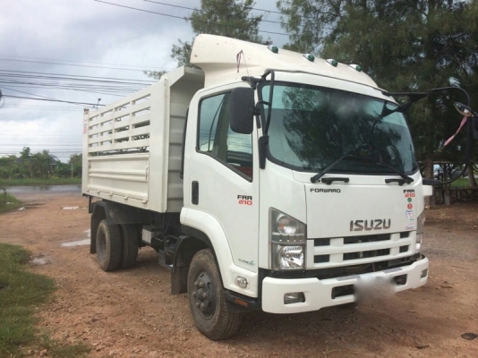 รถอีซูซุ 6 ล้อดั้ม 210  แรงม้า.  ปี 56  ( รถวิ่ง 2x,xxx กม. )  สนใจติดต่อ  081 - 6079515