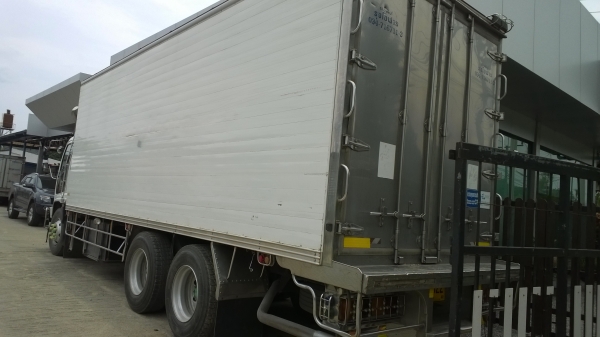 10ล้อเพลาเดียว..รถตู้เย็น 230 แรง..FVM32S2 4.. EURO2 ปี*2550 ตู้ยาว 7 เมตรกว่า... 10ล้อเพลาเดียว..รถตู้เย็น 230 แรง..FVM32S2 4.. EURO2 ปี*2550 ตู้ยาว 7 เมตรกว่า...