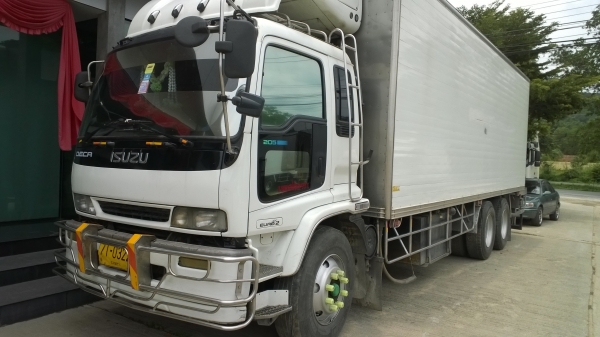 10ล้อเพลาเดียว..รถตู้เย็น 230 แรง..FVM32S2 4.. EURO2 ปี*2550 ตู้ยาว 7 เมตรกว่า... 10ล้อเพลาเดียว..รถตู้เย็น 230 แรง..FVM32S2 4.. EURO2 ปี*2550 ตู้ยาว 7 เมตรกว่า...