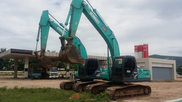 ขายรถแบคโฮ KOBELCO SK200-8. 2 คัน