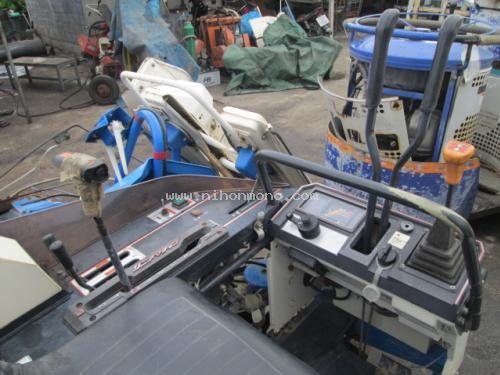 รถเกี่ยวข้าวนั่งขับ !!!   ISEKI     HL90   รหัสสินค้า : 14001808   หรือเพิ่มเติมไดที่ www.nihonmono.com