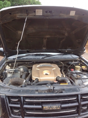 อีสุสุ 4 ประตู เเพลตตินั่มไฮเเลนเดอร์ เครื่อง 2500 สภาพเดิมทั้งคัน