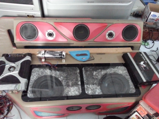 ขายเครื่องเสียง ไพโอเนีย +แอมป์2ตัว+ลำโพง+ชุดสายไฟ พร้อมชุดตู้สูตร ใส่รถโตโยต้า วีโก้ (ตามรูป)