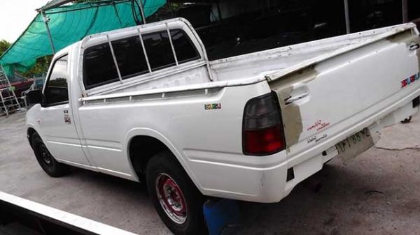 Isuzu Spark EX 2.5 Turbo 2002 M/T สี ขาว Isuzu Spark EX 2.5 Turbo 2002 M/T สี ขาว