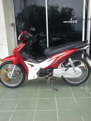 Honda Wave 110 i สีแดง ขาว รถสวยๆระบบประหยัดน้ำมัน Honda Wave 110 i สีแดง ขาว รถสวยๆระบบประหยัดน้ำมัน
