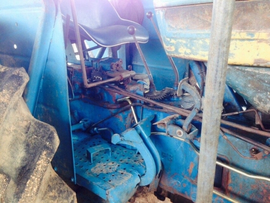 ขายรถไถฟอร์ด 6610 เพลาหน้าคาราโล่ 2 เพลา เอกสารเล่มทะเบียน สนใจโทร 081-9701072