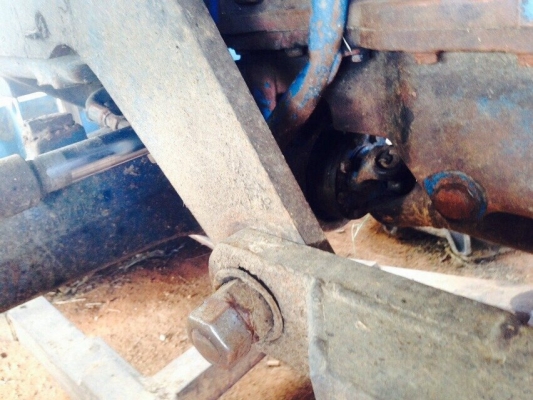 ขายรถไถฟอร์ด 6610 เพลาหน้าคาราโล่ 2 เพลา เอกสารเล่มทะเบียน สนใจโทร 081-9701072