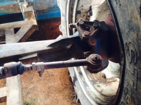 ขายรถไถฟอร์ด 6610 เพลาหน้าคาราโล่ 2 เพลา เอกสารเล่มทะเบียน สนใจโทร 081-9701072