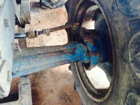 ขายรถไถฟอร์ด 6610 เพลาหน้าคาราโล่ 2 เพลา เอกสารเล่มทะเบียน สนใจโทร 081-9701072