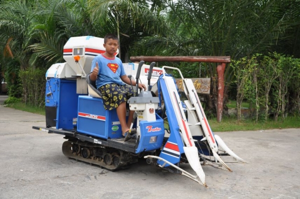 ขายรถเกี่ยว นวดข้าวISEKI ดีเซล2สูบ สวยเดิมจากญี่ปุ่น 48,000เท่านั้น