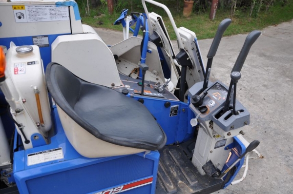 ขายรถเกี่ยว นวดข้าวISEKI ดีเซล2สูบ สวยเดิมจากญี่ปุ่น 48,000เท่านั้น