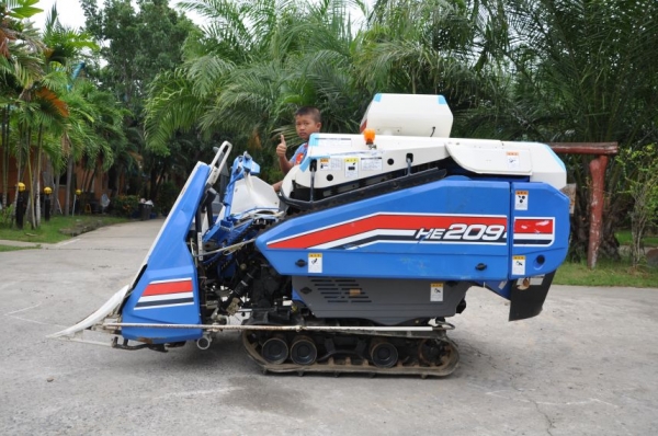 ขายรถเกี่ยว นวดข้าวISEKI ดีเซล2สูบ สวยเดิมจากญี่ปุ่น 48,000เท่านั้น