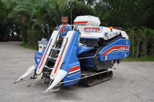 ขายรถเกี่ยว นวดข้าวISEKI ดีเซล2สูบ สวยเดิมจากญี่ปุ่น 48,000เท่านั้น