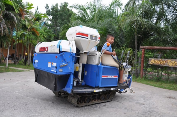 ขายรถเกี่ยว นวดข้าวISEKI ดีเซล2สูบ สวยเดิมจากญี่ปุ่น 48,000เท่านั้น