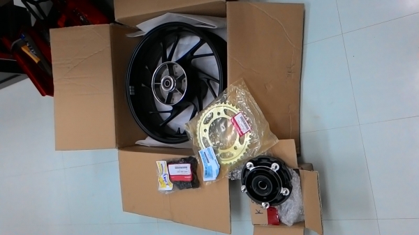 ขายคับล้อแม็กหลัง Honda cb650 ของใหม่เบิกห้างทุกชิ้น