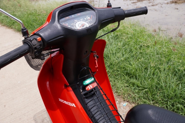 ขาย HONDA WAVE 110 สภาพเดิมสวย เก็บงานใหม่ทั้งคัน สภาพสดตามรูป ครับ ทะเบียนพร้อมโอน ภาษี พรบ 2558