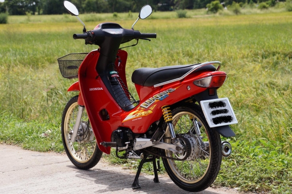 ขาย HONDA WAVE 110 สภาพเดิมสวย เก็บงานใหม่ทั้งคัน สภาพสดตามรูป ครับ ทะเบียนพร้อมโอน ภาษี พรบ 2558