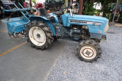 ขาย รถไถตีดินนั่งขับ MITSUBISHI D1600FD  16 แรง ขับ 4 นำเข้าจากญี่ปุ่น สภาพพร้อมใช้งาน  ขนาดใบตี 140 ซม.ล้อ 110 ซม. ราคา 89,000