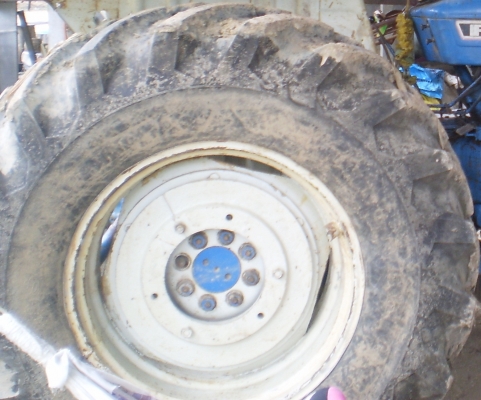 ขายรถไถ ฟอร์ด6600(77-T5) พร้อมดันหน้า ผาน7 ราคาถูกสุดๆ