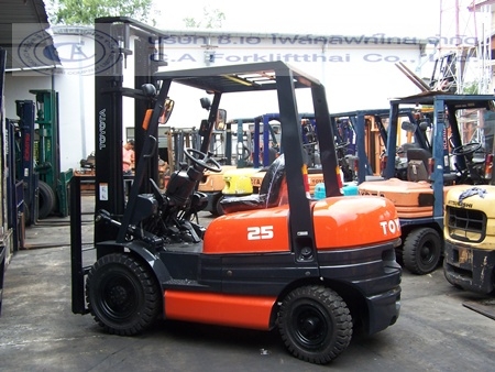 ขายรถ โฟล์คลิฟท์ TOYOTA รุ่น 6-FD25