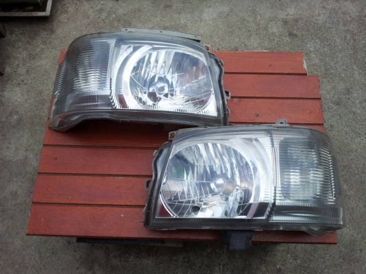 ไฟหน้า รถตู้ คอมมิวเตอร์ หน้าย้อย ของแท้