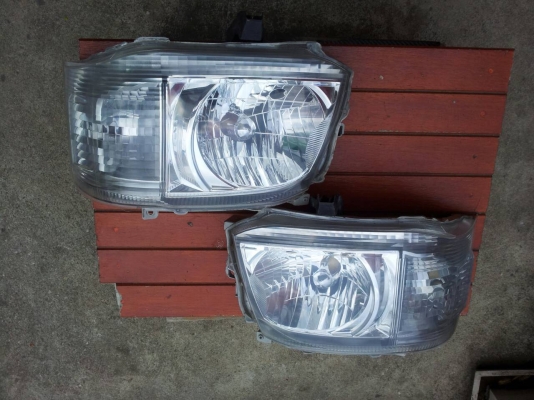 ไฟหน้า รถตู้ คอมมิวเตอร์ หน้าย้อย ของแท้