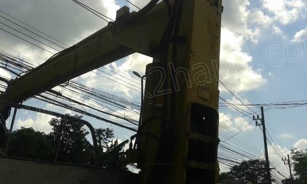 รถบรรทุก 6 ล้อติดเครน HINO รุ่น KM779