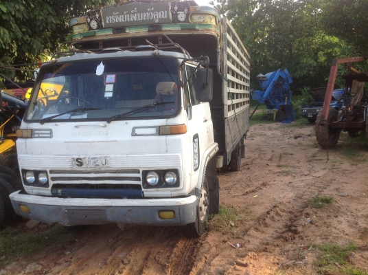 ขาย((320.000))6ล้อ  อีซุซุ SCR450. เครื่อง175แรงครัชซีสวย ใหญ่ยาวตลอด