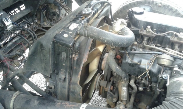 รถบรรทุก 6 ล้อ กระบะรั้ว ISUZU รุ่น NPR