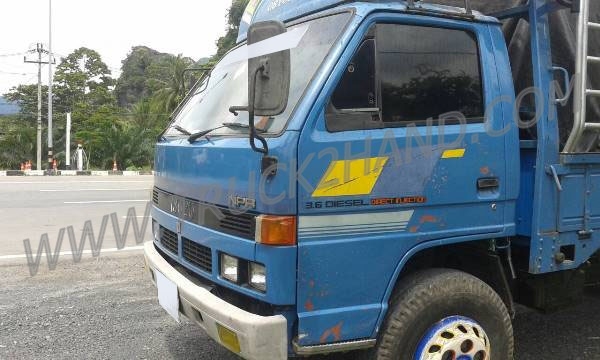 รถบรรทุก 6 ล้อ กระบะรั้ว ISUZU รุ่น NPR