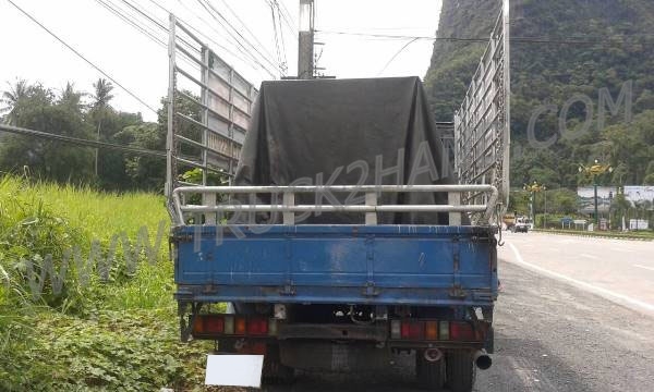 รถบรรทุก 6 ล้อ กระบะรั้ว ISUZU รุ่น NPR