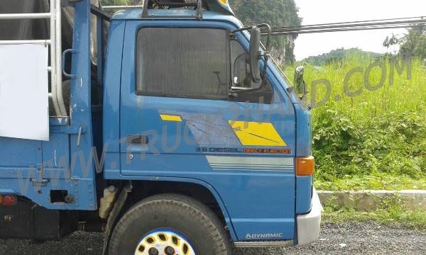 รถบรรทุก 6 ล้อ กระบะรั้ว ISUZU รุ่น NPR