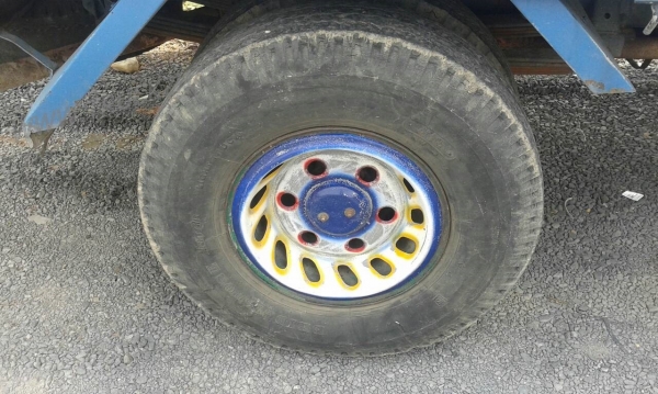 รถบรรทุก 6 ล้อ กระบะรั้ว ISUZU รุ่น NPR