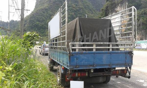 รถบรรทุก 6 ล้อ กระบะรั้ว ISUZU รุ่น NPR