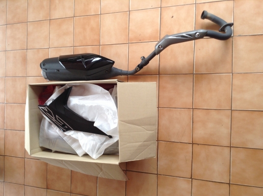 ธารนนทบุรี//ขาย ชุดเฟรม + ท่อ honda crf250 ปี2013 ยกชุด ราคา 12,000 บาท