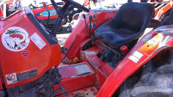 รถL3408 อุปกรณ์ใบมีดพร้อมผาน