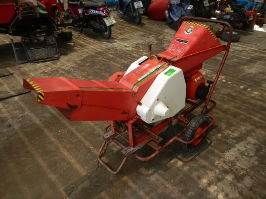 ขายเครื่องย่อยกิ่งไม้ KUBOTA CUTTER พร้อมใช้งาน ขายเครื่องย่อยกิ่งไม้ KUBOTA CUTTER พร้อมใช้งาน