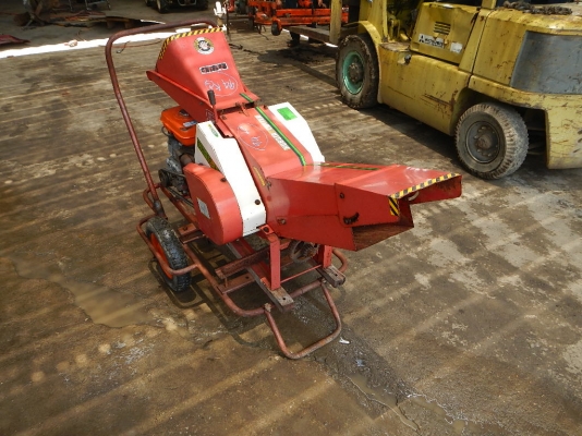 ขายเครื่องย่อยกิ่งไม้ KUBOTA CUTTER พร้อมใช้งาน ขายเครื่องย่อยกิ่งไม้ KUBOTA CUTTER พร้อมใช้งาน