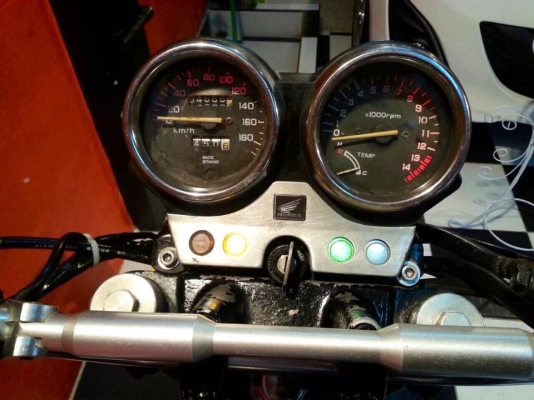 T&amp;T BIKE RAMA2ขาย HONDA CB400 V-TEC1 ปี2000 เทคเปิด ทุกเกียร์ ขี่สนุกๆ ท่อสูตร ระบบไฟสมบูรณ์ราคาพิเศษด่วน 79500