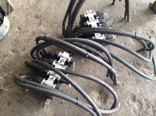 ขายชุดวาล์วคอนโครล Daikin 4ตัวต่อ1ชุด ไฟ100vac พร้อมแท่น และสายน้ำมัน มี 2 ชุดครับ ขายชุดวาล์วคอนโครล Daikin 4ตัวต่อ1ชุด ไฟ100vac พร้อมแท่น และสายน้ำมัน มี 2 ชุดครับ