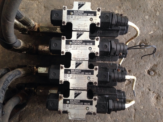 ขายชุดวาล์วคอนโครล Daikin 4ตัวต่อ1ชุด ไฟ100vac พร้อมแท่น และสายน้ำมัน มี 2 ชุดครับ ขายชุดวาล์วคอนโครล Daikin 4ตัวต่อ1ชุด ไฟ100vac พร้อมแท่น และสายน้ำมัน มี 2 ชุดครับ