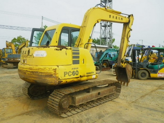 ขาย รถขุด KOMATSU PC60-7 มีหลายคันให้เลือก ขาย รถขุด KOMATSU PC60-7 มีหลายคันให้เลือก