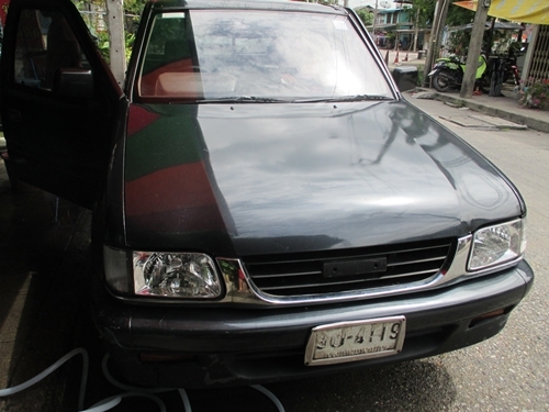 isuzu  2.5  เครื่องดีไม่เยิ้ม กะบะสแตนเลส ราคาคุยจบได้จบ