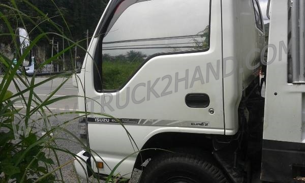 รถบรรทุก 6 ล้อ กระบะรั้ว ISUZU รุ่น NQR  175 แรงม้า