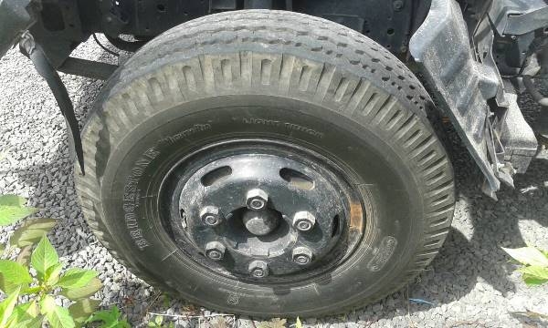 รถบรรทุก 6 ล้อ กระบะรั้ว ISUZU รุ่น NQR  175 แรงม้า