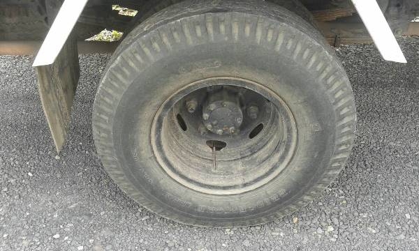 รถบรรทุก 6 ล้อ กระบะรั้ว ISUZU รุ่น NQR  175 แรงม้า