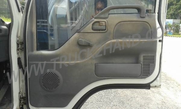 รถบรรทุก 6 ล้อ กระบะรั้ว ISUZU รุ่น NQR  175 แรงม้า