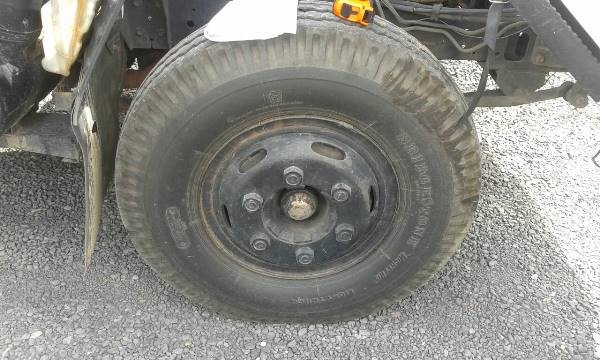 รถบรรทุก 6 ล้อ กระบะรั้ว ISUZU รุ่น NQR  175 แรงม้า