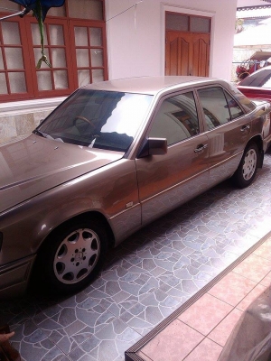 ขายbenz e220  ทะเบียนพร้อมโอนราคา 333,000 บาท