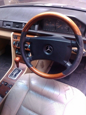 ขายbenz e220  ทะเบียนพร้อมโอนราคา 333,000 บาท